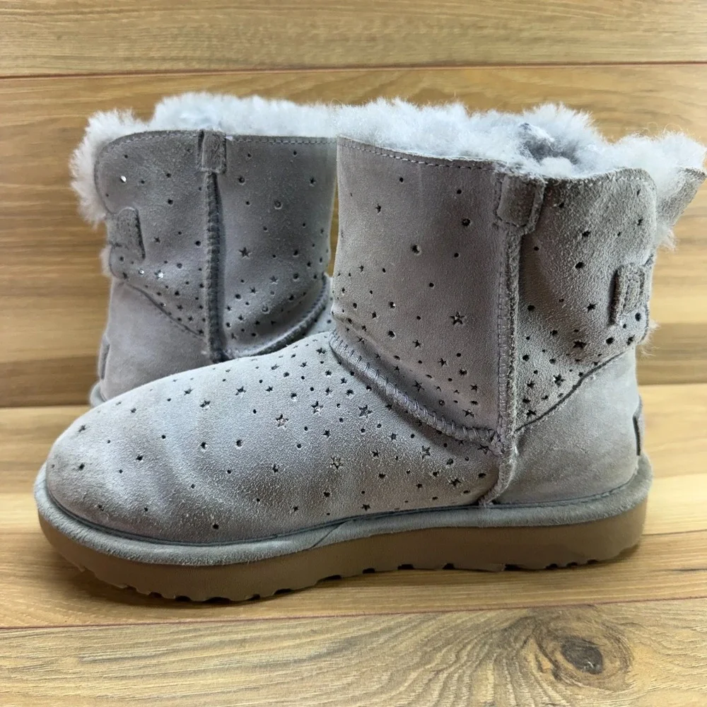 UGG Stargirl Bailey Short Boots Womens 7 Gray Suede Shearling Fur Lined